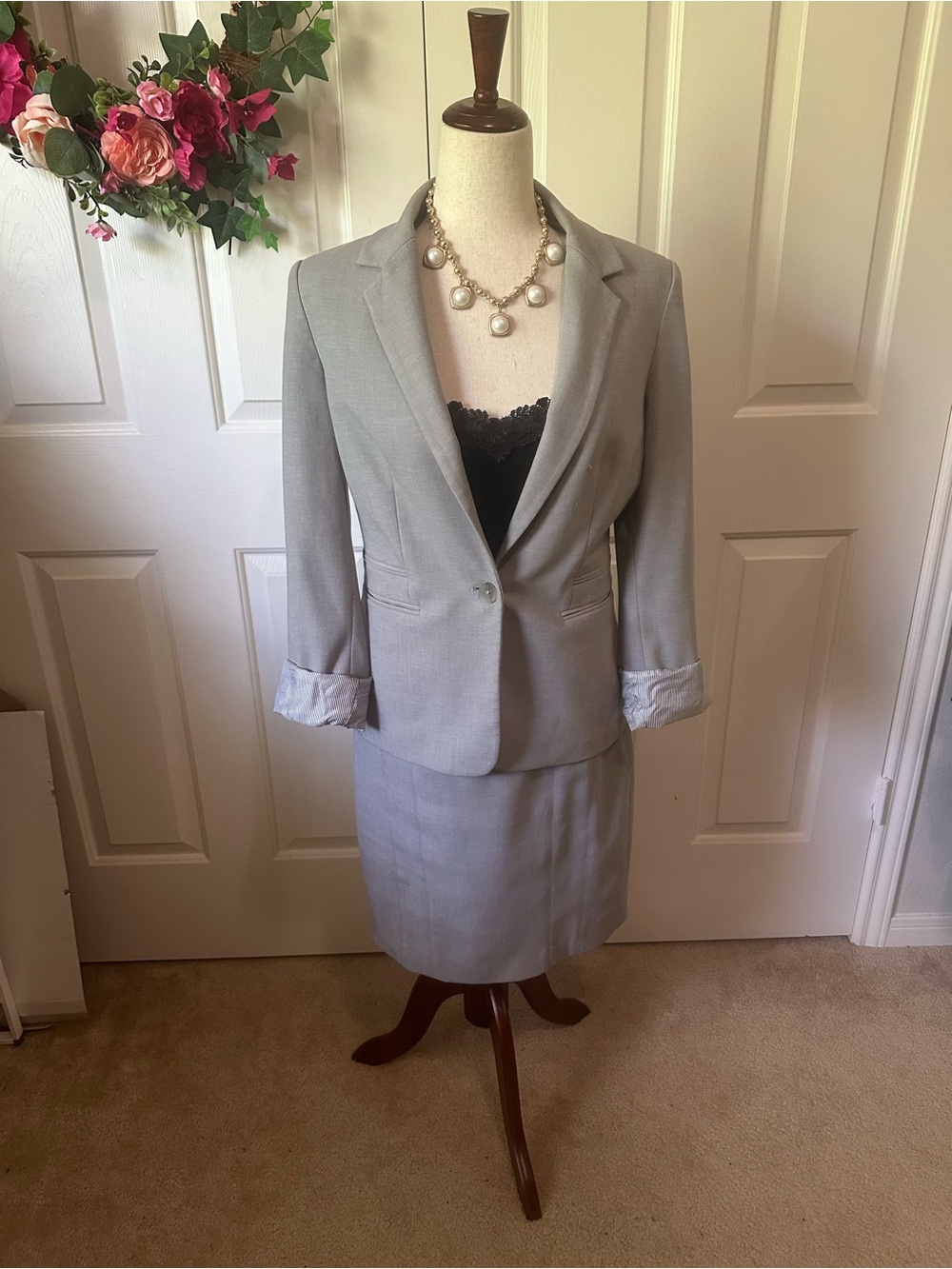 Express | Light Gray Women's Suit Blazer & Skirt Set | Size: 8
